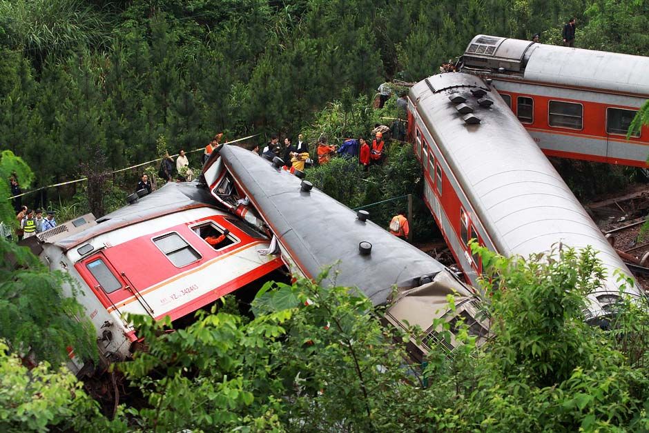 上海南站开往桂林的K859次旅客列车江西境内脱线 已致19死71伤