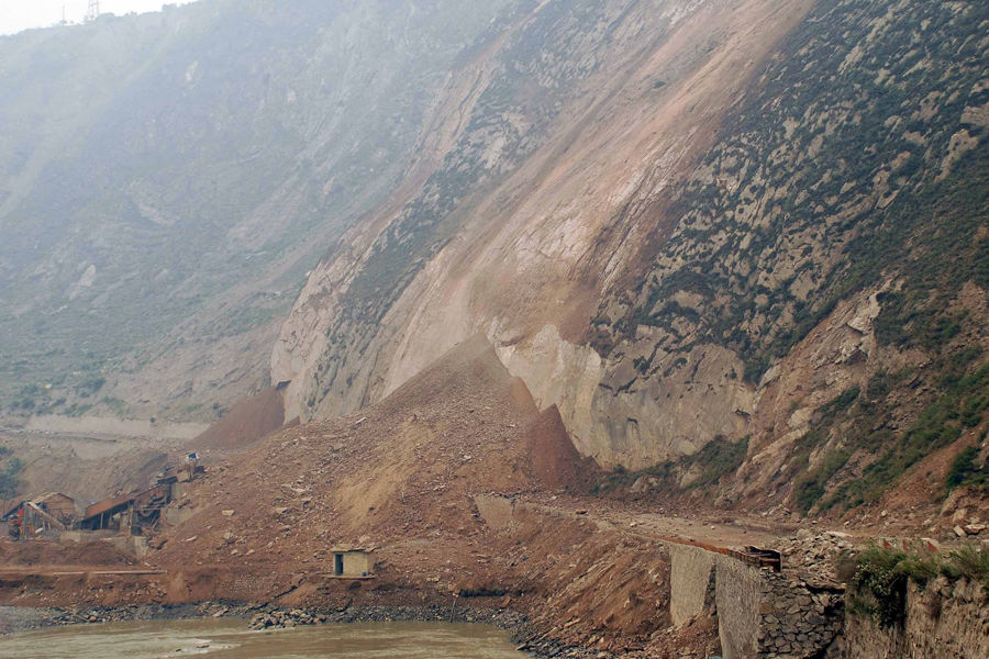 汶川发生山体塌方 ＂震中＂生命线再次中断