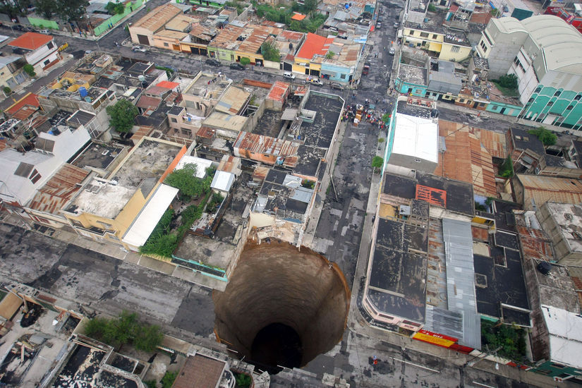  “阿加莎”热带风暴肆虐 危地马拉城出现骇人地洞 