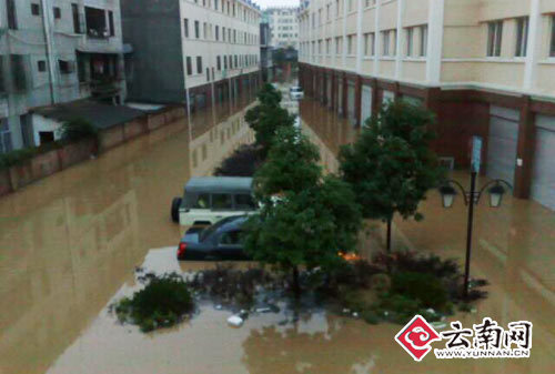 云南马龙遭百年不遇暴雨 马龙县水库漫坝全城被淹
