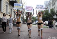 乌克兰美女“裸体”呼吁