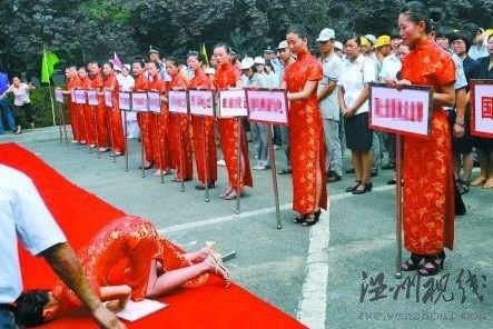 郑州职工运动会上1小时4名礼仪小姐晕倒