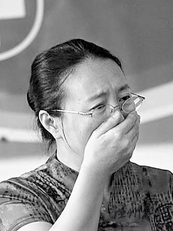 助产士张吉荣哭着辩称没去“缝肛门”。