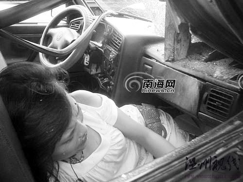 女子出车祸受伤警车救护车被指路过未施救