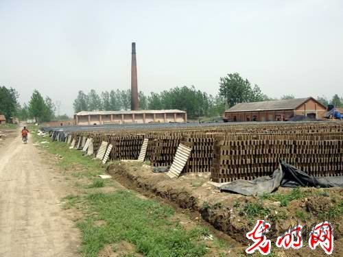 村书记开黑砖窑被举报后反受重用(组图)