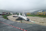 战斗机被洪水冲走 7月23日俄罗斯多架退役战机被冲走