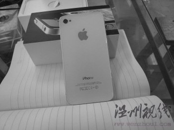 DIY后的白色iPhone 4。瑶瑶 摄