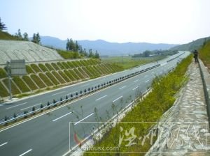 　邢丹所乘汽车遇袭路段。本报记者 朱柳笛 摄