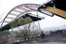 新疆库尔勒市郊的孔雀河大桥部分垮塌