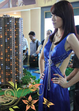 美女模特(房模)助阵长沙 长沙房交会美女开辟新的“房模”行业