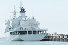 南海局势日益紧张 中国海军新型战舰大规模云集