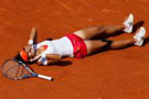 李娜法网夺冠创造中国网球历史 李娜法网夺冠后倒地庆祝享受这一刻