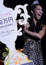 日本环球小姐大赛冠军－神山玛丽亚(maria kamiyama)是24岁售货员