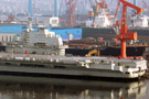 中国航母瓦良格号清空甲板 中国改造航母工程接近完成