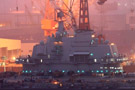 夜景下的中国第一艘航母瓦良格号 舰岛照明系统点亮