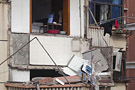 上海长宁区茅台路阳台坍塌 照片看坍塌的阳台没有挑梁没有钢筋