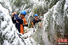 大范围雨雪降温 全国大范围 降温 山东青州出现冰瀑奇观