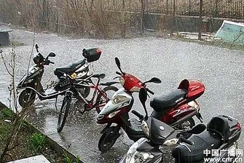 新疆哈巴河县遭暴雨冰雹袭击