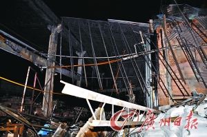 广东江门遭龙卷风袭击 玻璃厂坍塌20名工人获救