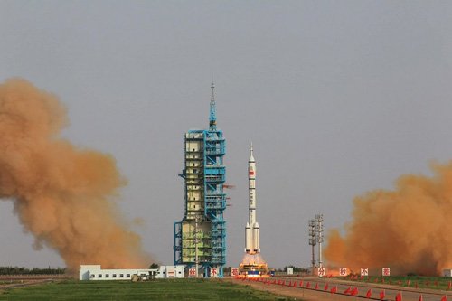 神舟九号发射成功