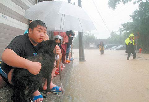 台湾强降雨已致6死 多县市紧急停班停课