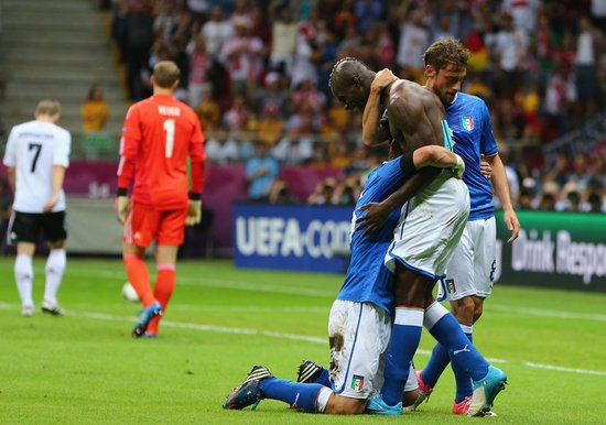 德国队vs意大利半决赛巴洛特利进两球，刘嘉远称：就像蝴蝶飞不过沧海