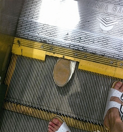 温州医学院附二院有一个自动扶梯会“咬”脚