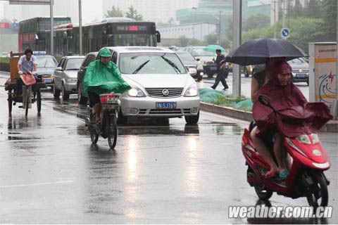 北京今夜阴有阵雨 明天午后有雷阵雨