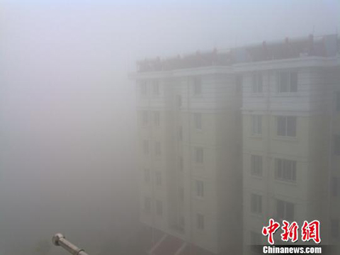 大雾突袭江苏北部地区 多条高速公路关闭