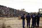 南非警察与矿工冲突图片