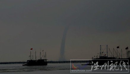 洪泽湖龙吸水图片