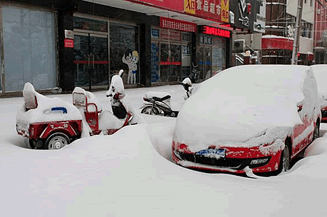 延庆暴雪 北京延庆昨晚暴雪积雪深33厘米
