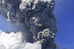 2012年12月17日印尼火山喷