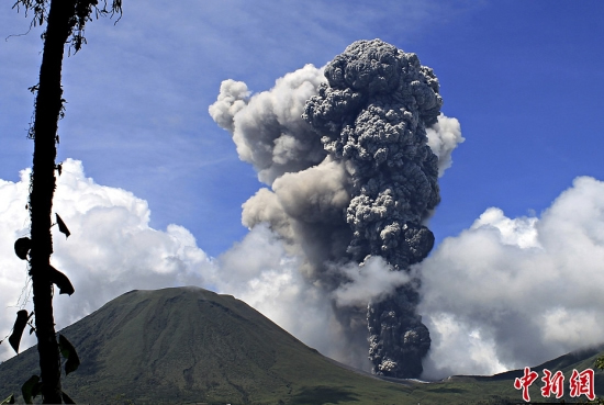 印尼火山喷发