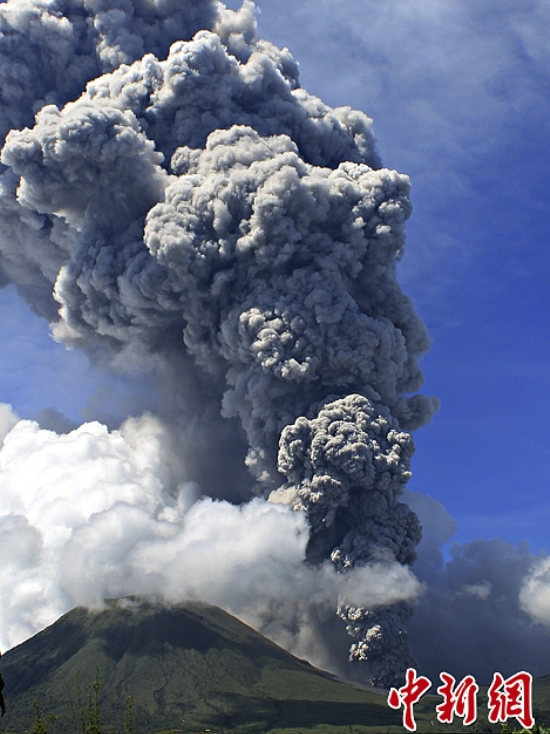 印尼火山喷发