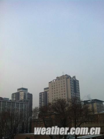 今晨北京有雾白天晴转多云 雪后路滑出行需注意安全