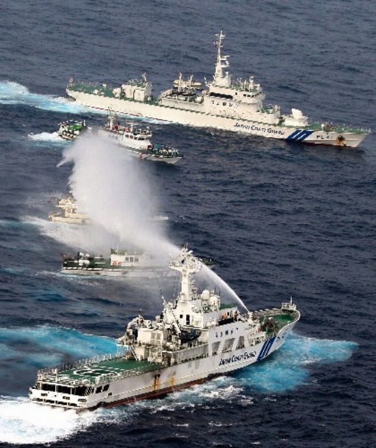 台湾保钓遭日船拦截