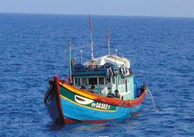 中国海军枪击越渔船导致越南渔船起火纯属捏造