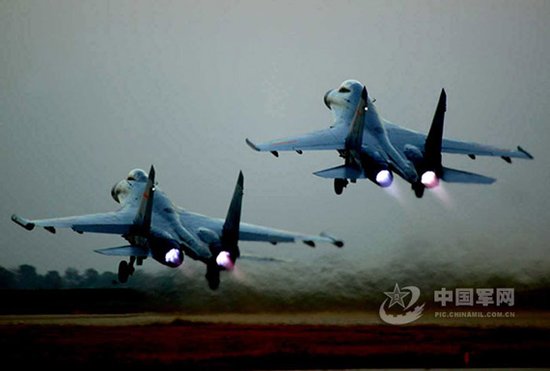中国空军一架苏27战斗机坠毁 2名驾驶员牺牲