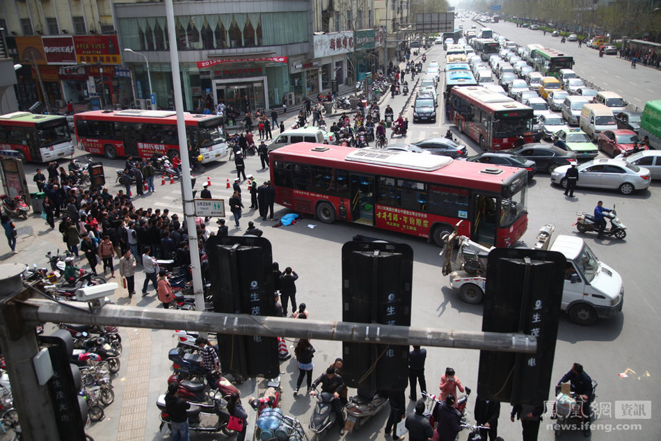 郑州车祸：4月1日郑州一名11岁女孩被公交车碾压致死