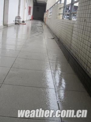 广东近期频繁降水 4日多地空气湿度100%
