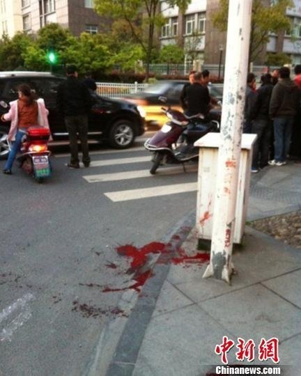 杭州萧山闹市区发生一起恶性持械斗殴事件