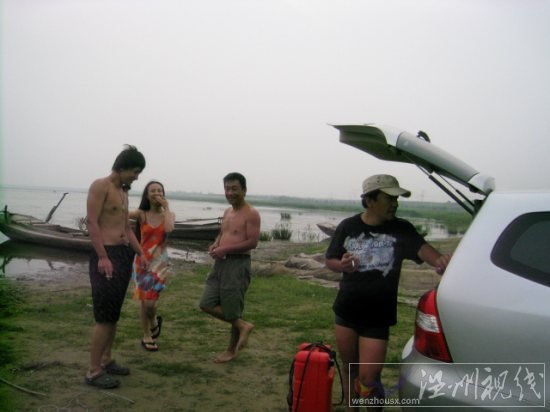 干露露资料：莫纳夏天剧照