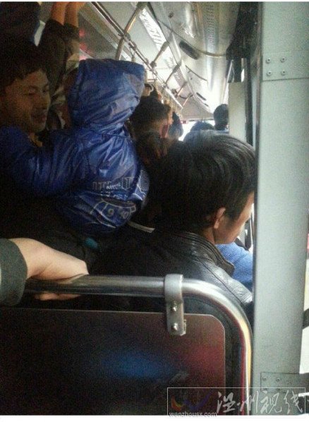 温州公交车人挤为患