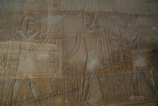 埃及神庙出现汉字丁锦昊到此一游