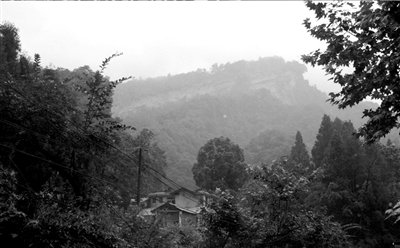 四川暴雨引发洪水泥石流和山体滑坡等灾害