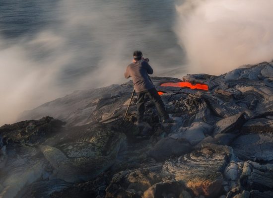 美国摄影师拍摄夏威夷基拉韦亚火山喷发