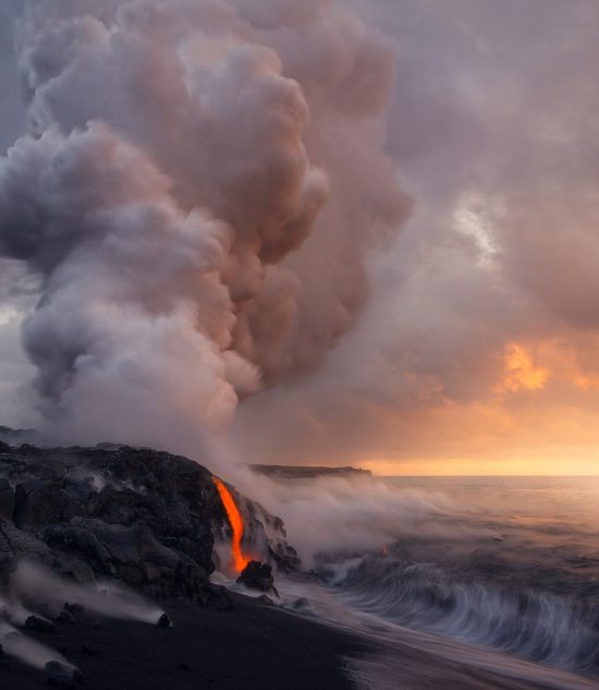 美国摄影师拍摄夏威夷基拉韦亚火山喷发