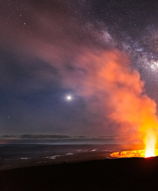 美国摄影师拍摄夏威夷基拉韦亚火山喷发