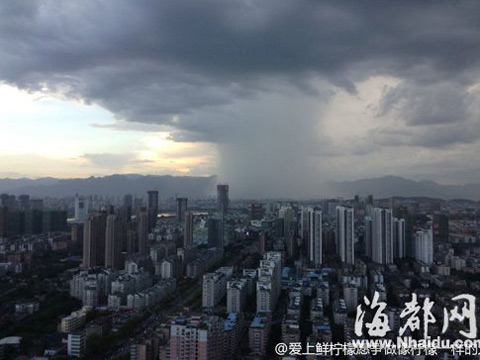 福州五四北上空的乌云